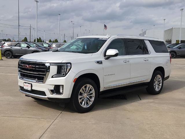 Used 2023 GMC Yukon XL SLT w/ SLT Premium Package image 3
