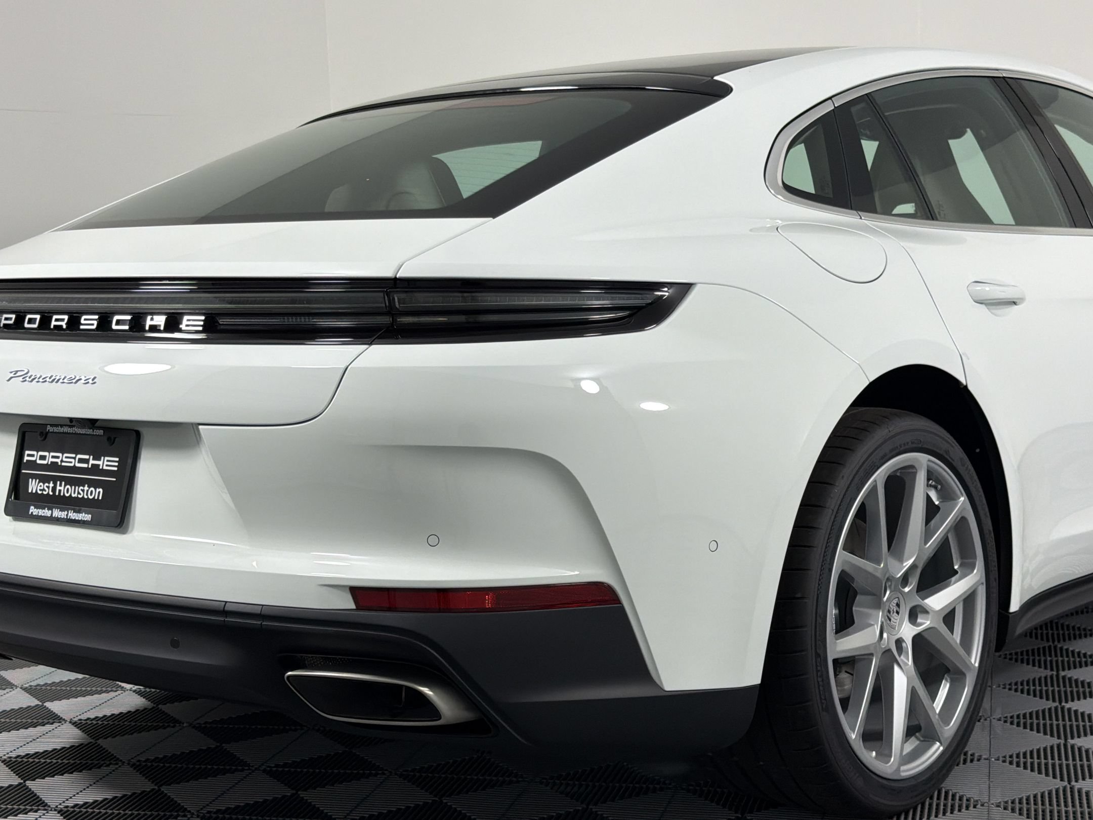 New 2026 Porsche Panamera image 25