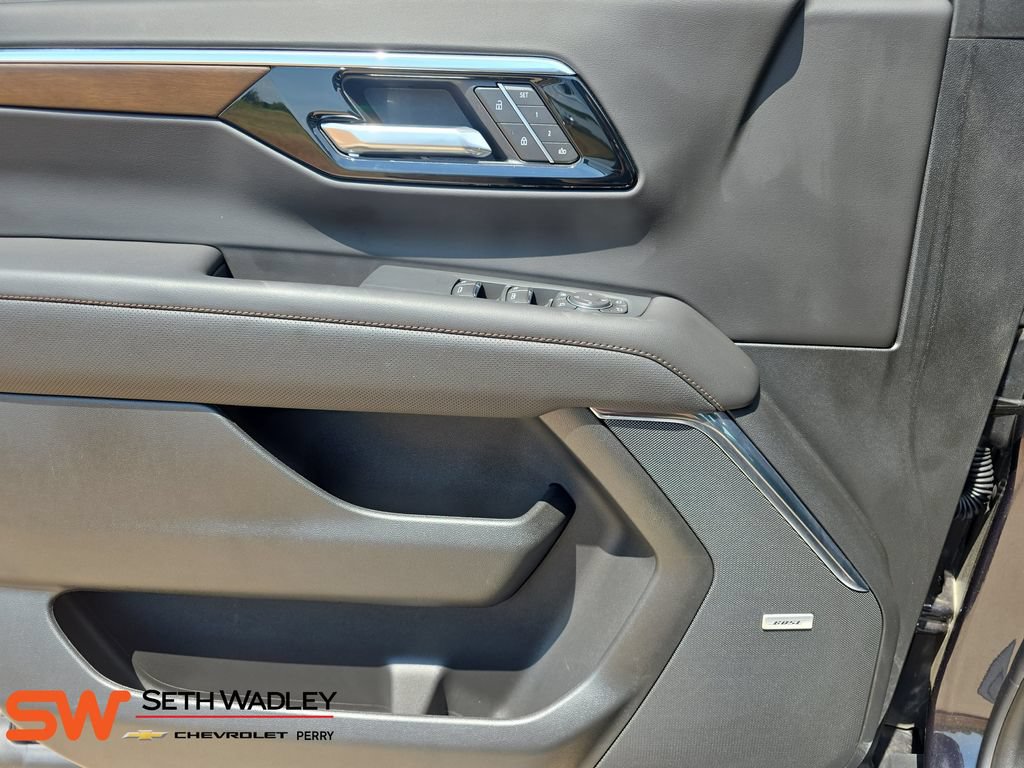 New 2026 Chevrolet Suburban High Country AWD/4WD image 28