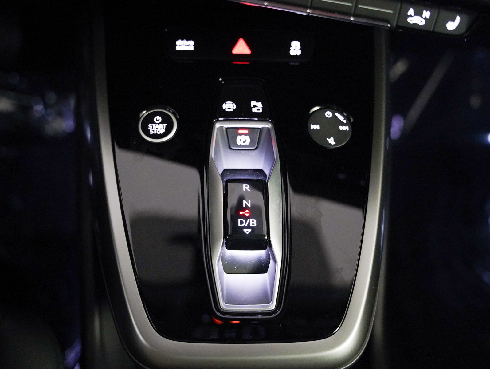 Used 2024 Audi Q4 e-tron Premium Plus image 13