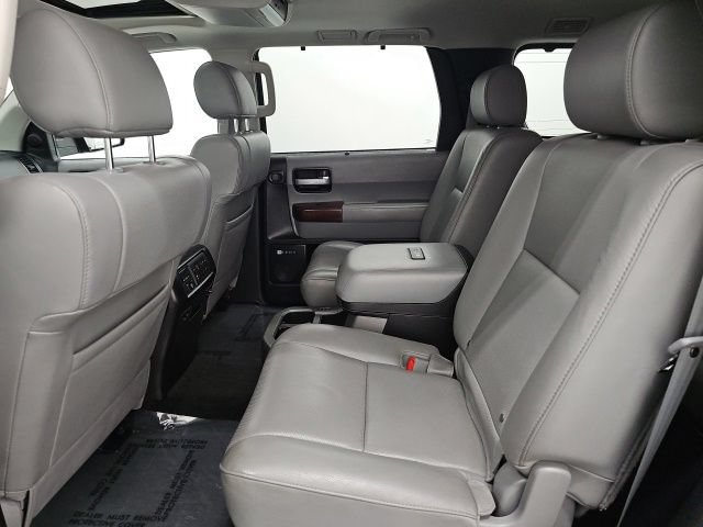 Used 2017 Toyota Sequoia Platinum AWD/4WD image 31