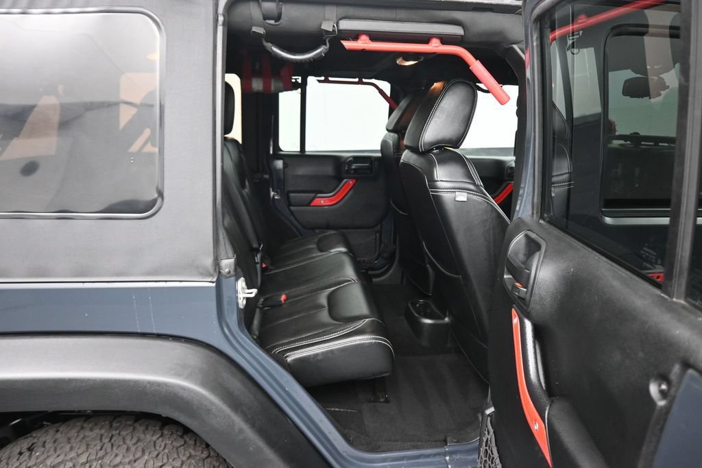 Used 2016 Jeep Wrangler Unlimited Rubicon w/ Connectivity Group AWD/4WD image 29