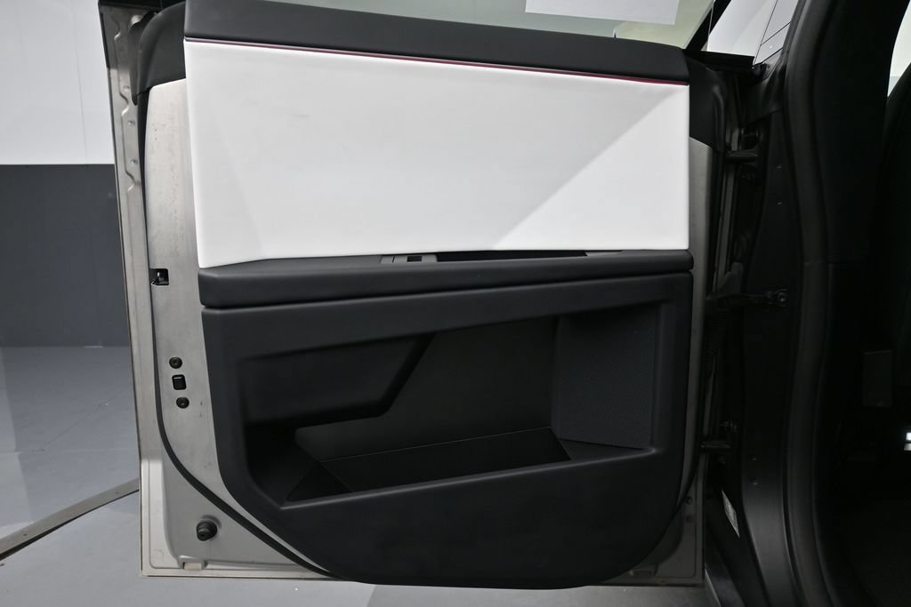 Used 2024 Tesla Cybertruck AWD Crew Cab image 19