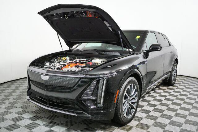 Used 2025 Cadillac Lyriq Sport AWD/4WD image 4