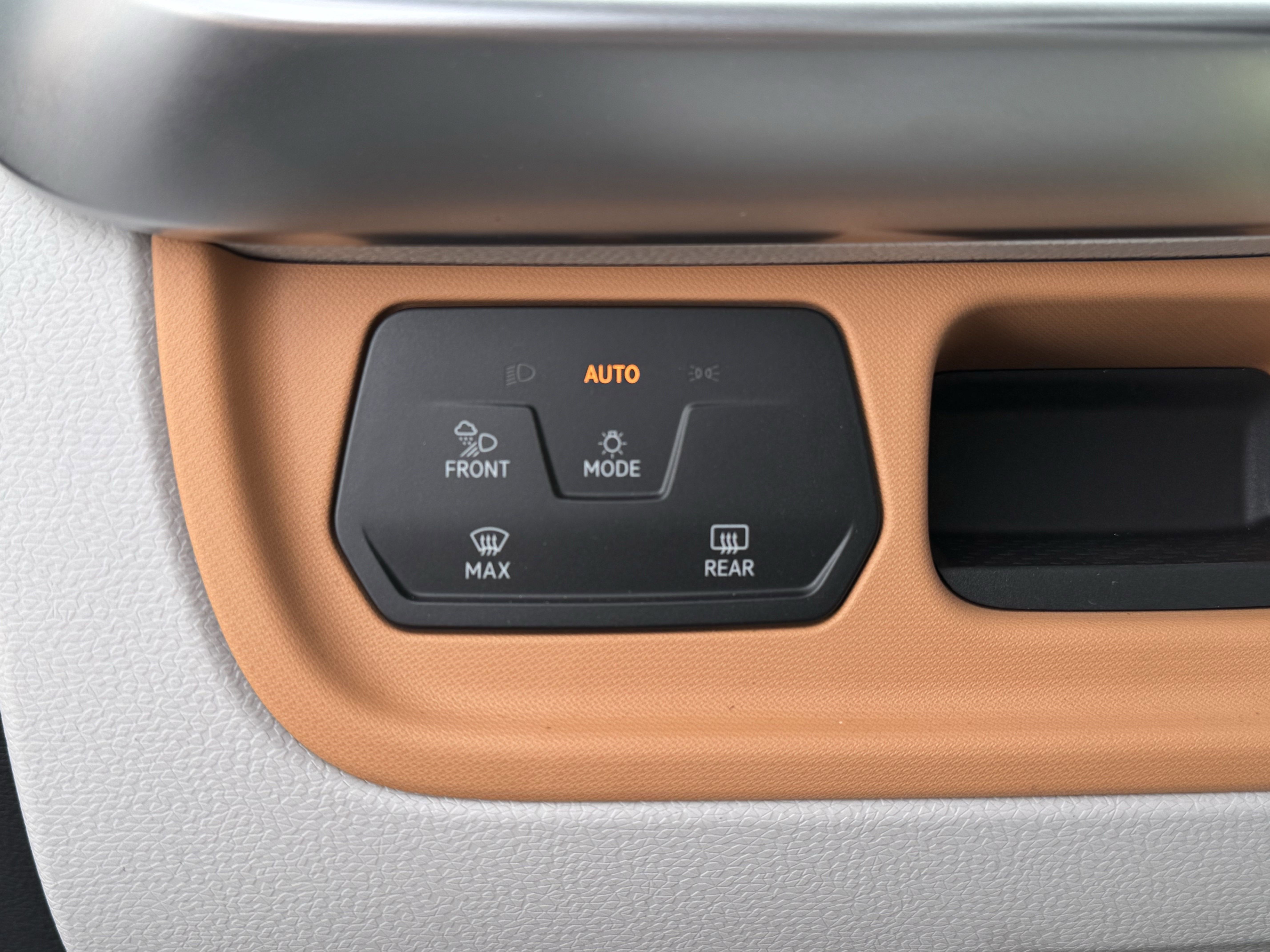 Used 2025 Volkswagen ID. Buzz 1st Edition image 33