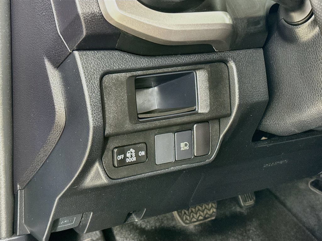 Certified 2019 Toyota Tacoma SR5 AWD/4WD image 12