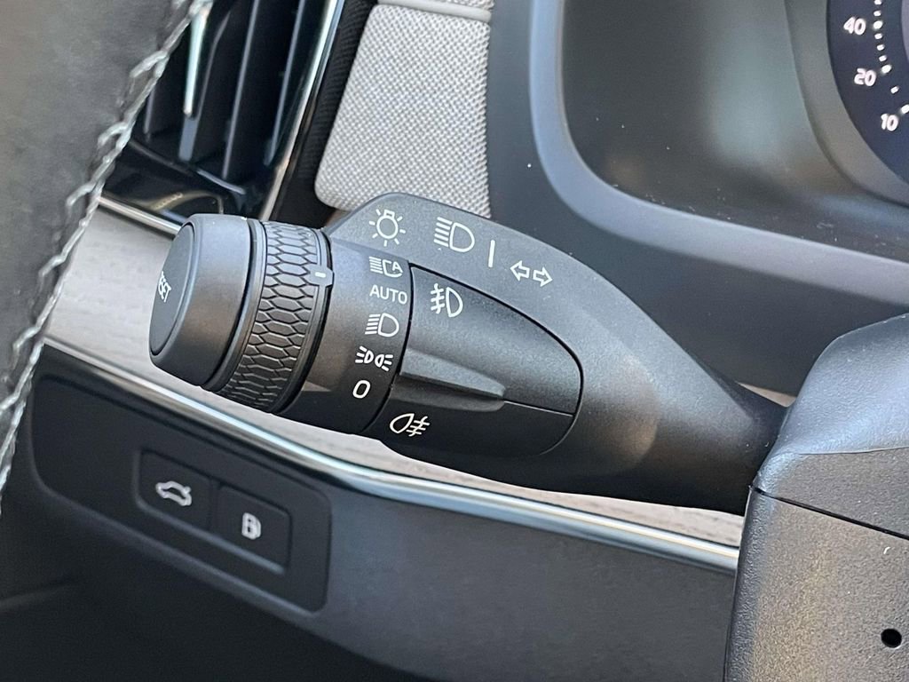 New 2026 Volvo XC90 T8 Plus w/ Protection Package Premier image 13