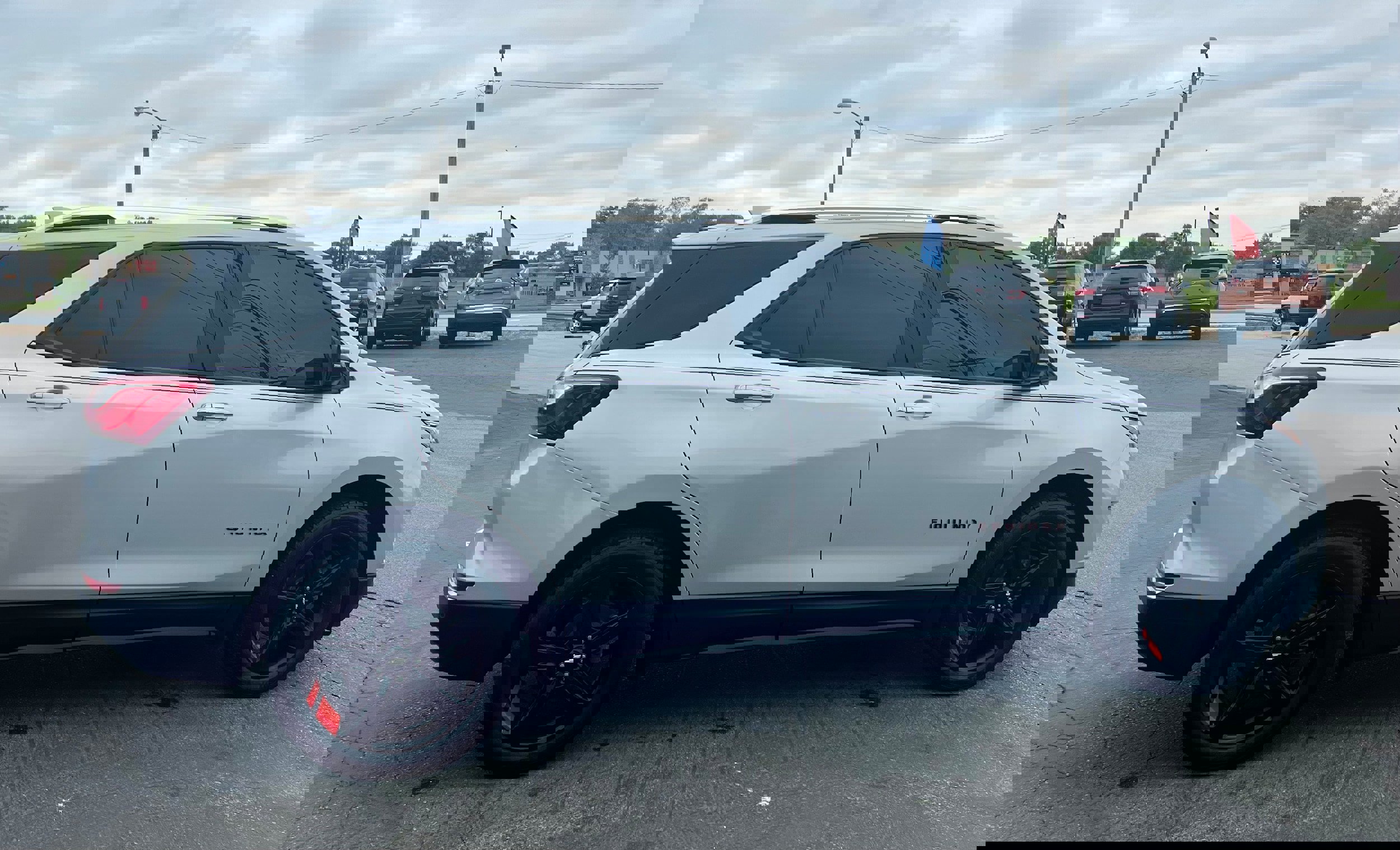 Used 2020 Chevrolet Equinox Premier w/ Premier Redline Edition image 4