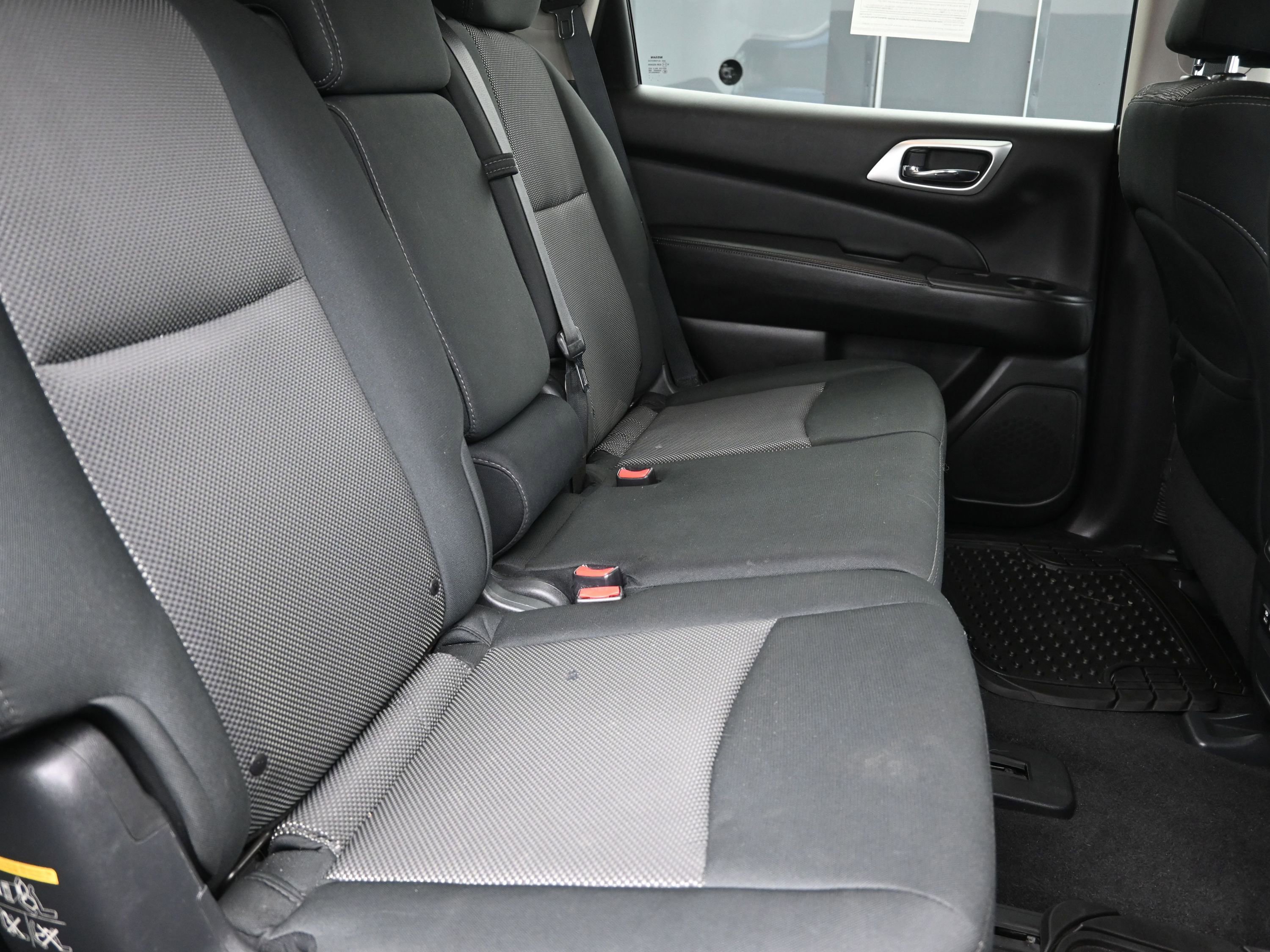 Used 2020 Nissan Pathfinder SV image 26