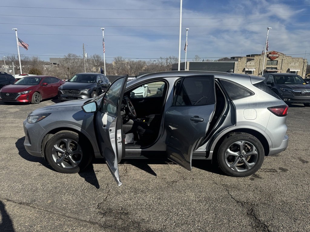 Used 2023 Ford Escape ST-Line image 4