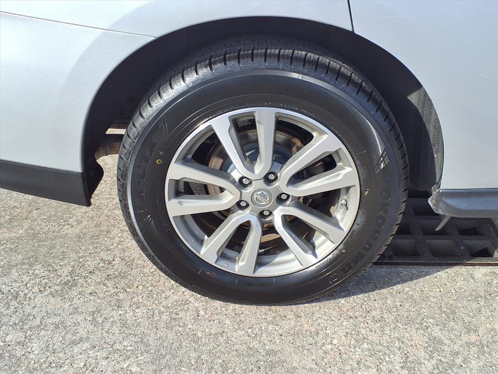 Used 2014 Nissan Pathfinder S image 26