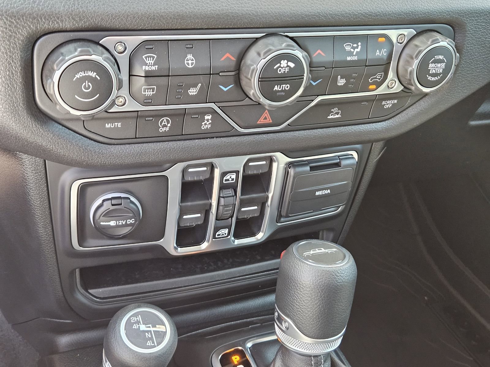 New 2025 Jeep Gladiator Sport image 17