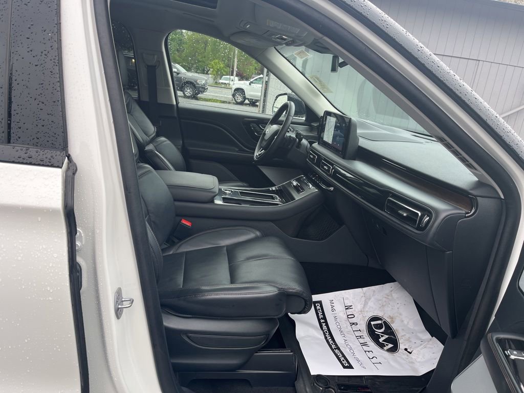 Used 2025 Lincoln Aviator Reserve w/ Luxury Package AWD/4WD image 9