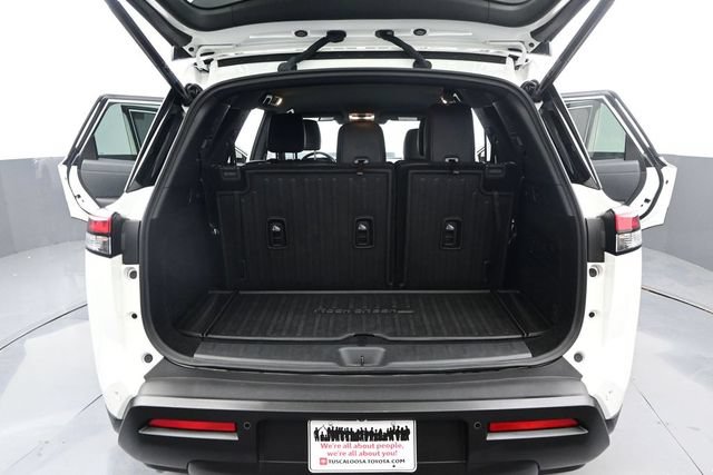 Used 2025 Nissan Pathfinder Rock Creek AWD/4WD image 16