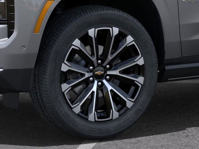 New 2025 Chevrolet Suburban High Country AWD/4WD image 9