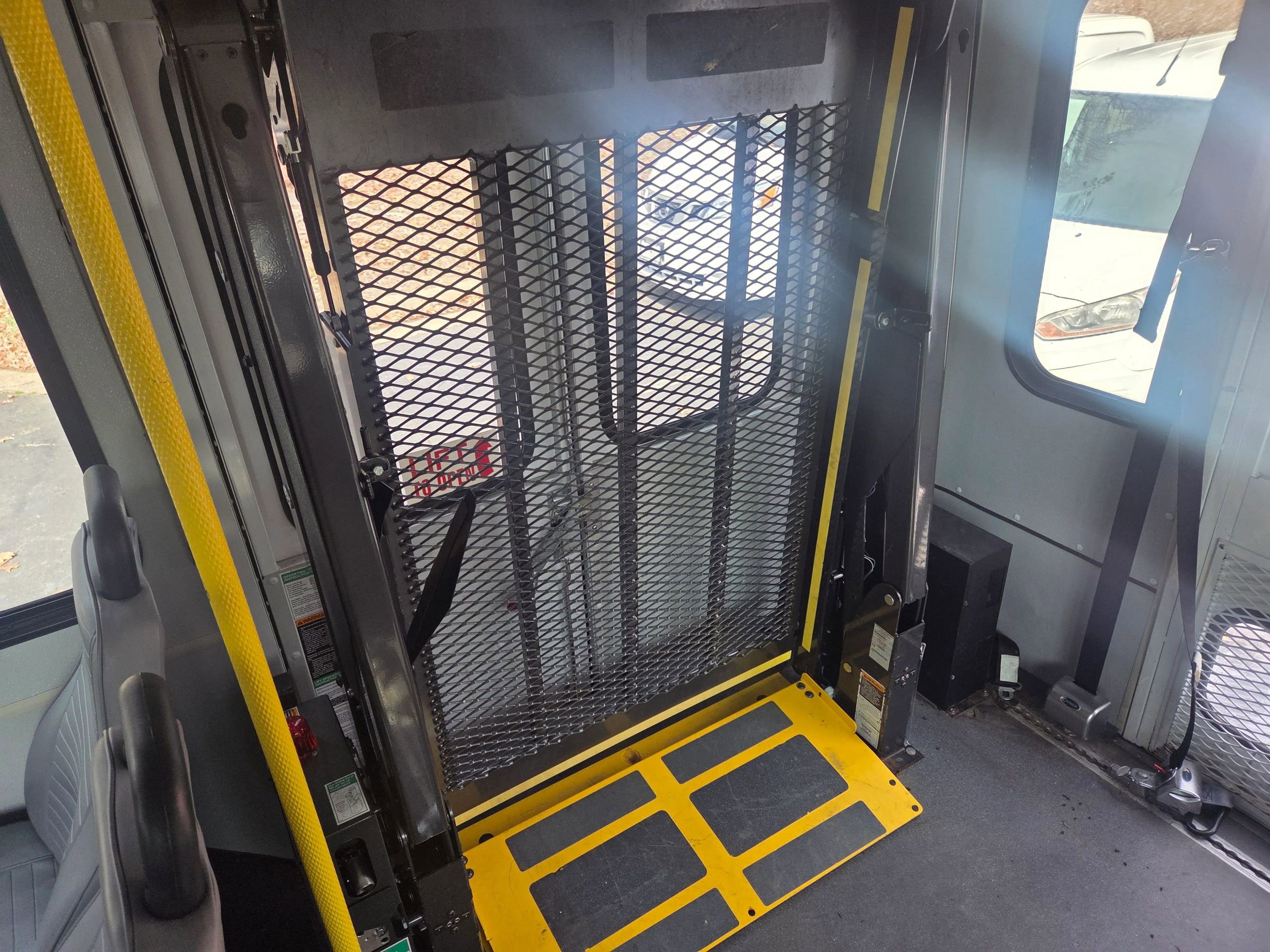 Used 2014 Ford E-350 and Econoline 350 Super Duty image 23