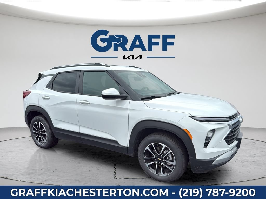 Used 2025 Chevrolet TrailBlazer LT AWD/4WD image 16