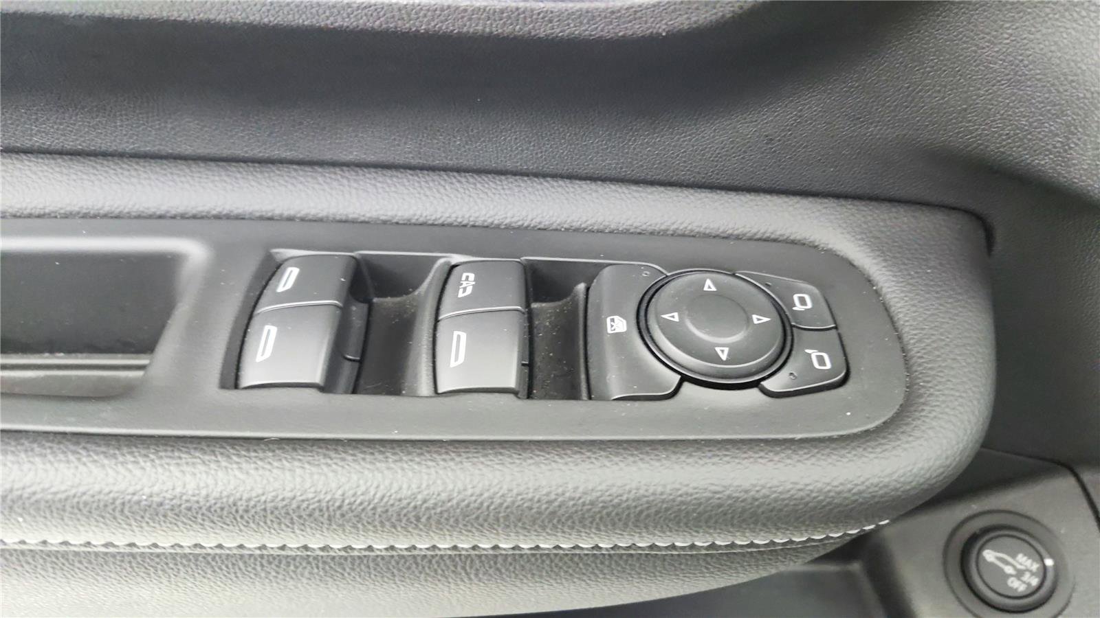 Used 2022 GMC Terrain SLT image 18