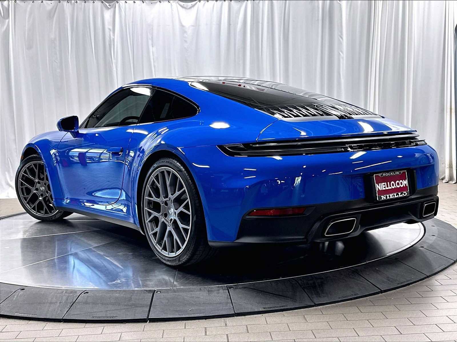 Used 2025 Porsche 911 Carrera RWD image 3