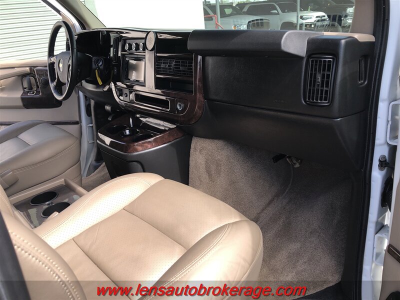 Used 2010 Chevrolet Express 1500 w/ Preferred Equipment Group RWD image 28