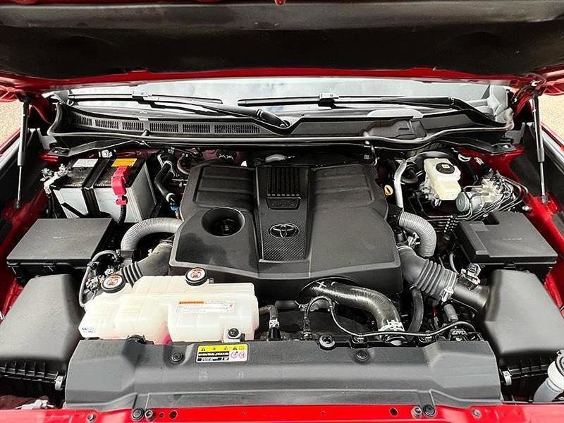 Used 2025 Toyota Tundra Limited AWD/4WD image 44