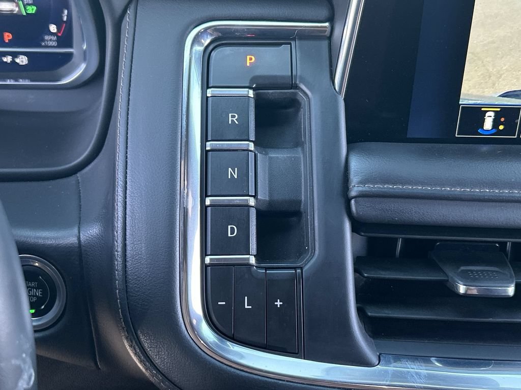 Used 2024 Chevrolet Tahoe High Country AWD/4WD image 16