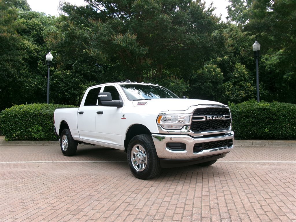 Used 2024 RAM 2500 Tradesman w/ Chrome Appearance Group AWD/4WD image 3