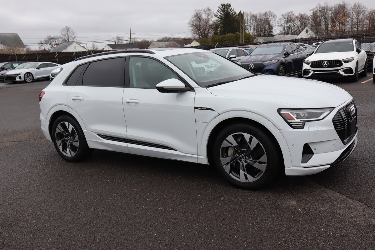 Used 2021 Audi e-tron Premium w/ Convenience Plus Package image 3