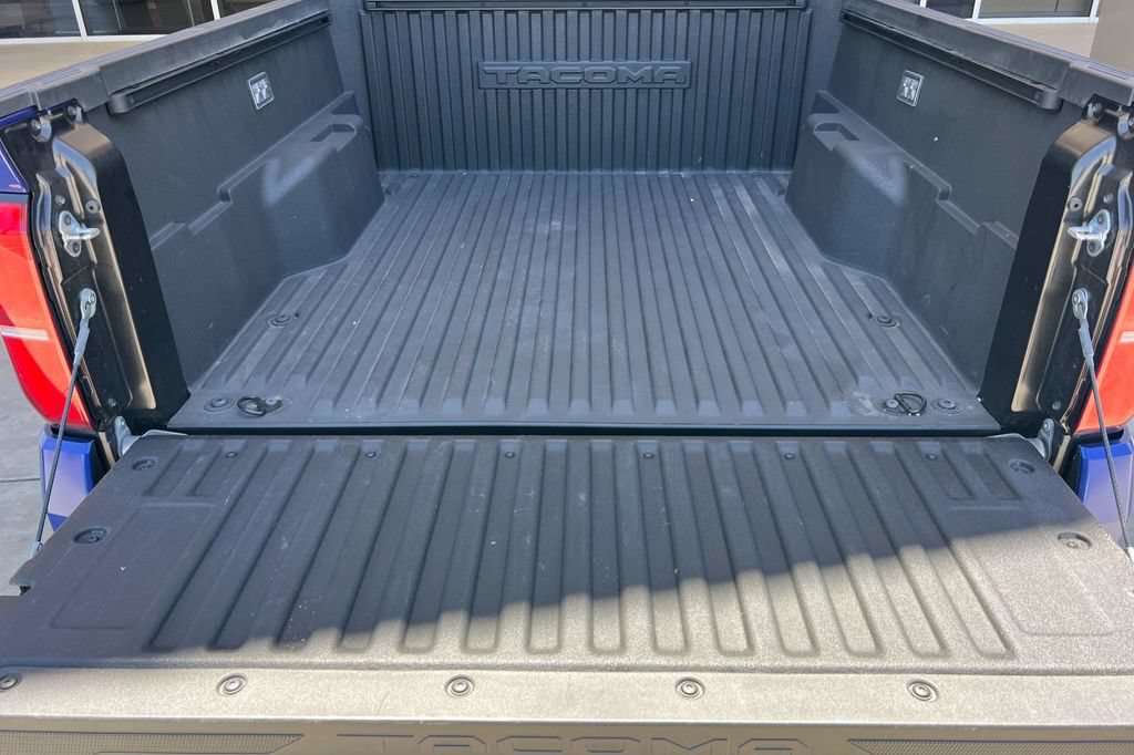 Certified 2025 Toyota Tacoma SR5 AWD/4WD image 18