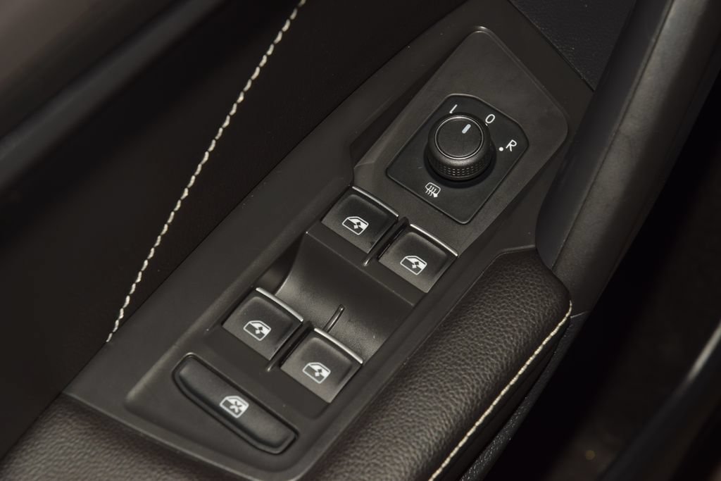 Used 2023 Volkswagen Tiguan SE R-Line AWD/4WD image 43