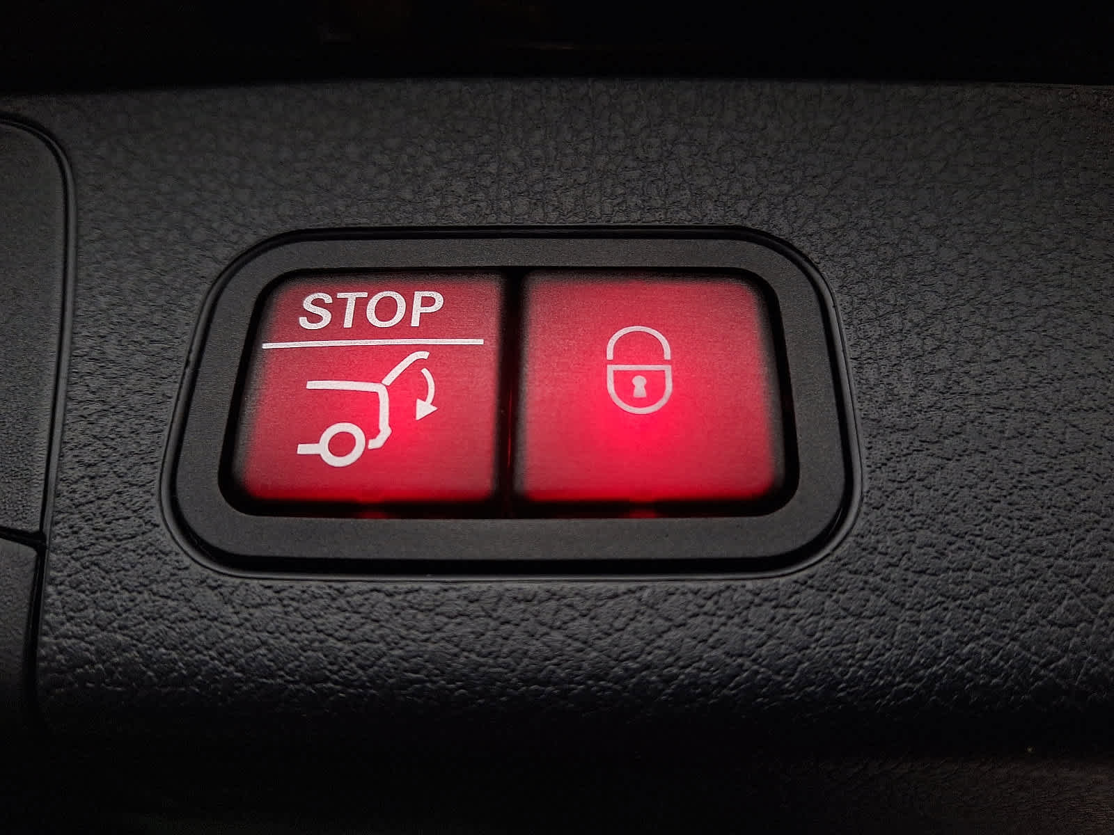 Used 2024 Mercedes-Benz GLB 250 4MATIC image 30