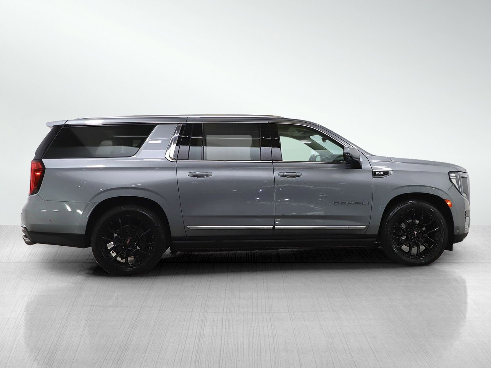 Used 2023 GMC Yukon XL Denali w/ Denali Reserve Package image 6