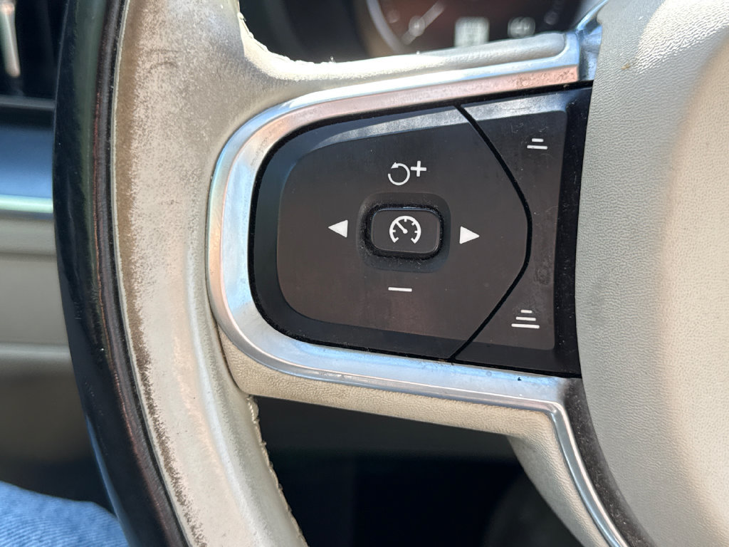Used 2018 Volvo XC60 T6 Momentum w/ Advanced Package AWD/4WD image 28