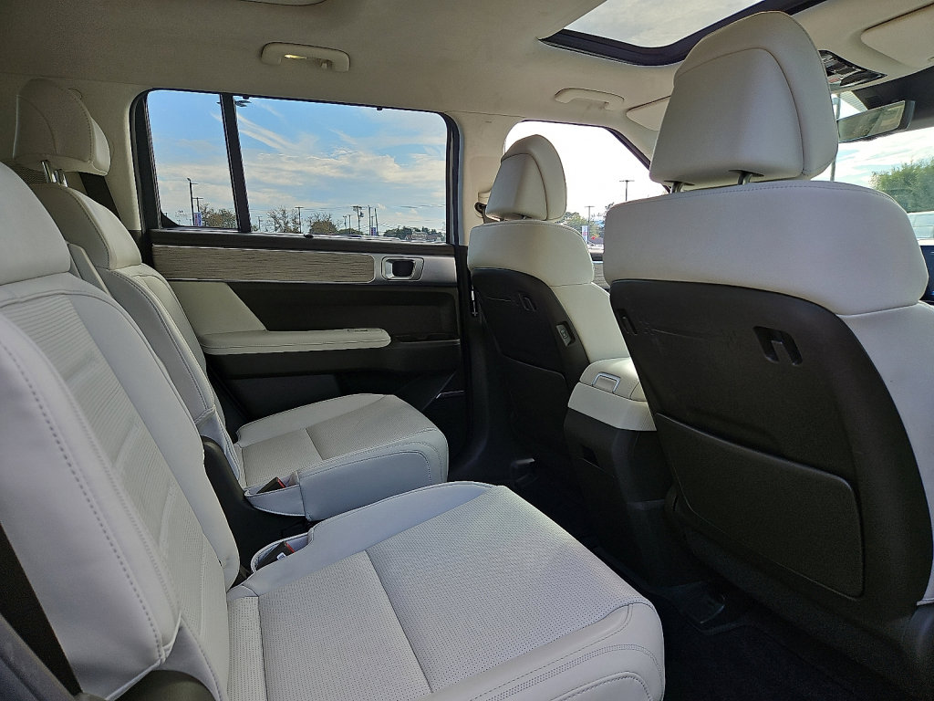 Used 2025 Hyundai Santa Fe Calligraphy image 15