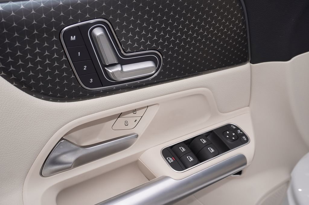 Used 2025 Mercedes-Benz GLA 250 image 14