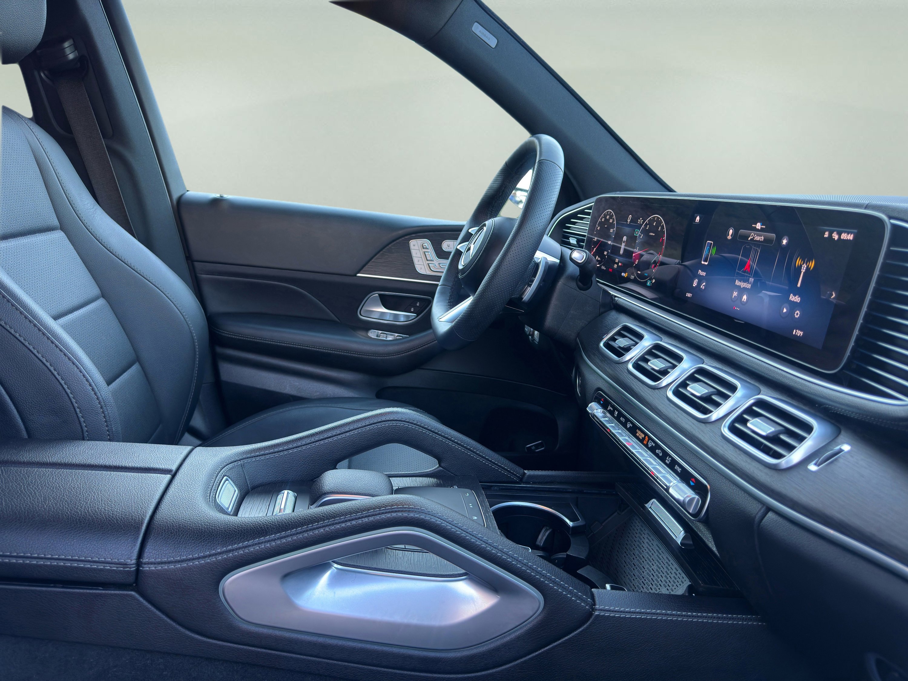 Used 2024 Mercedes-Benz GLS 450 4MATIC image 25