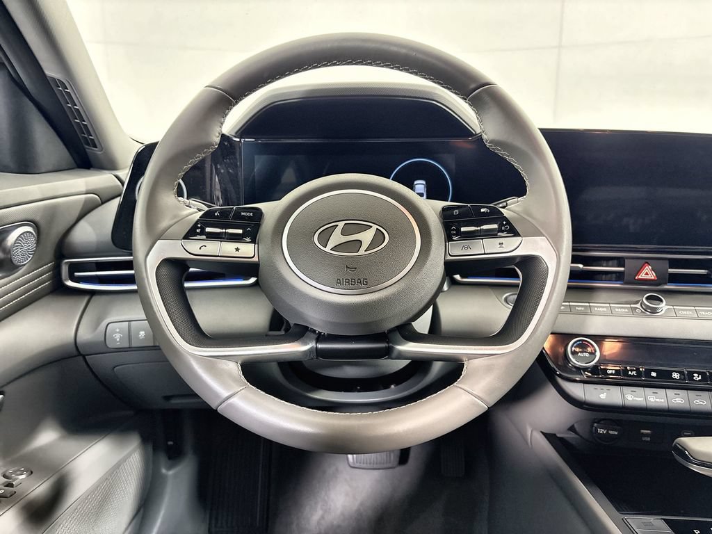 Certified 2025 Hyundai Elantra SEL w/ Cargo Package FWD image 11