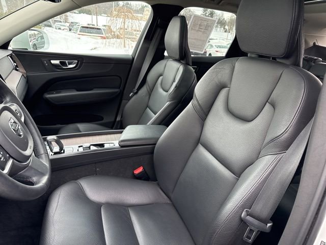 Used 2022 Volvo XC60 B5 Momentum image 24