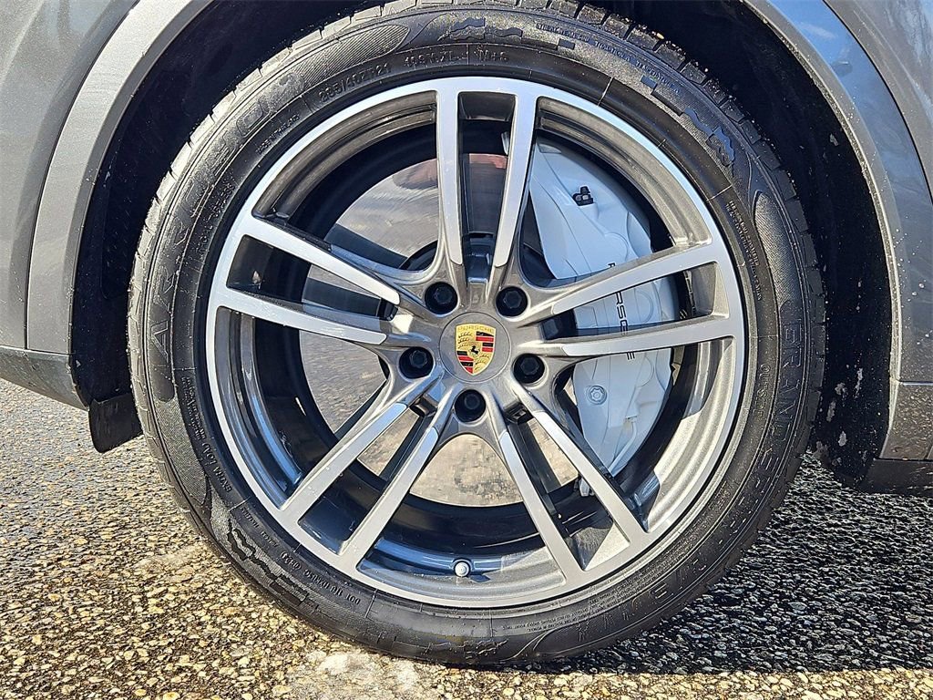 Used 2021 Porsche Cayenne Turbo image 8