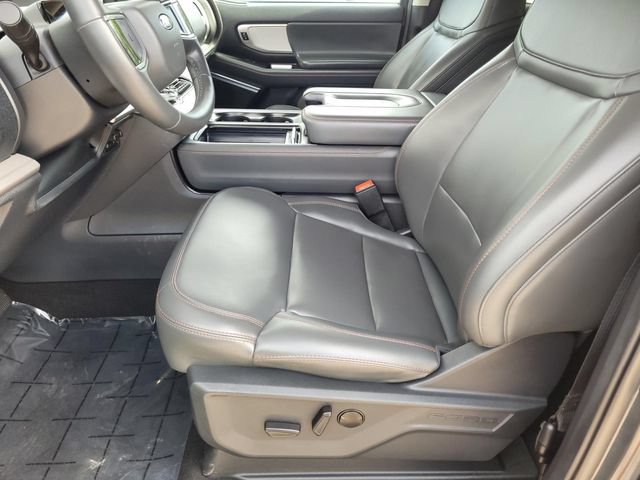 Used 2025 Ford Expedition Active RWD image 16