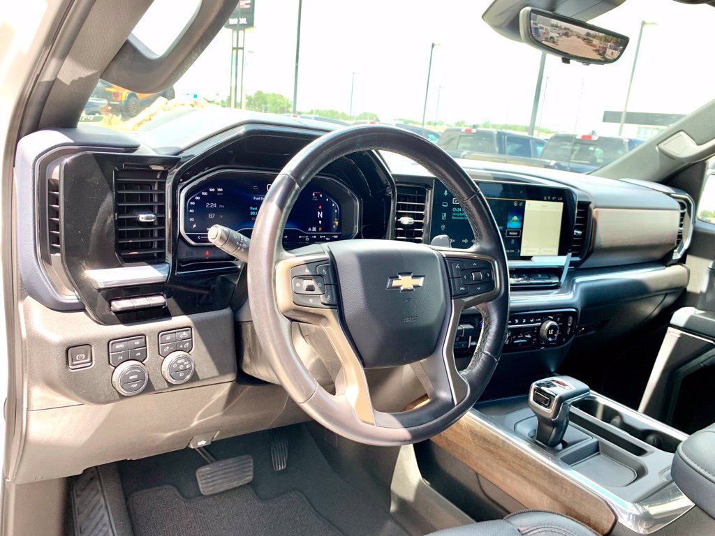 Used 2023 Chevrolet Silverado 1500 High Country w/ Technology Package AWD/4WD image 15