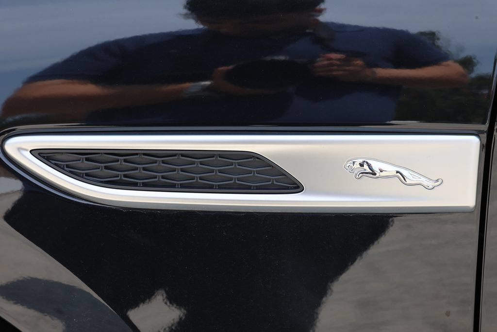 Certified 2026 Jaguar F-PACE R-Dynamic S AWD/4WD image 8