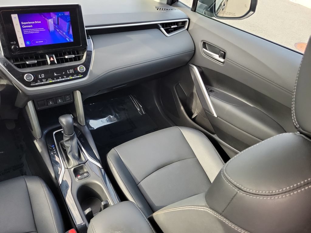 Used 2023 Toyota Corolla Cross XLE w/ Convenience Package FWD image 11