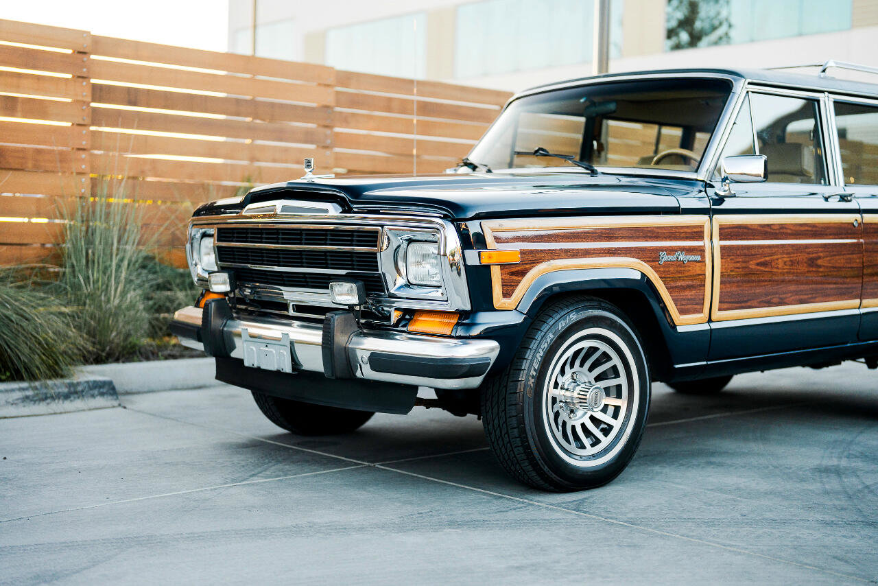Used 1987 Jeep Grand Wagoneer image 16