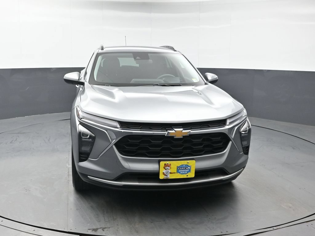 Used 2025 Chevrolet Trax LT FWD image 9
