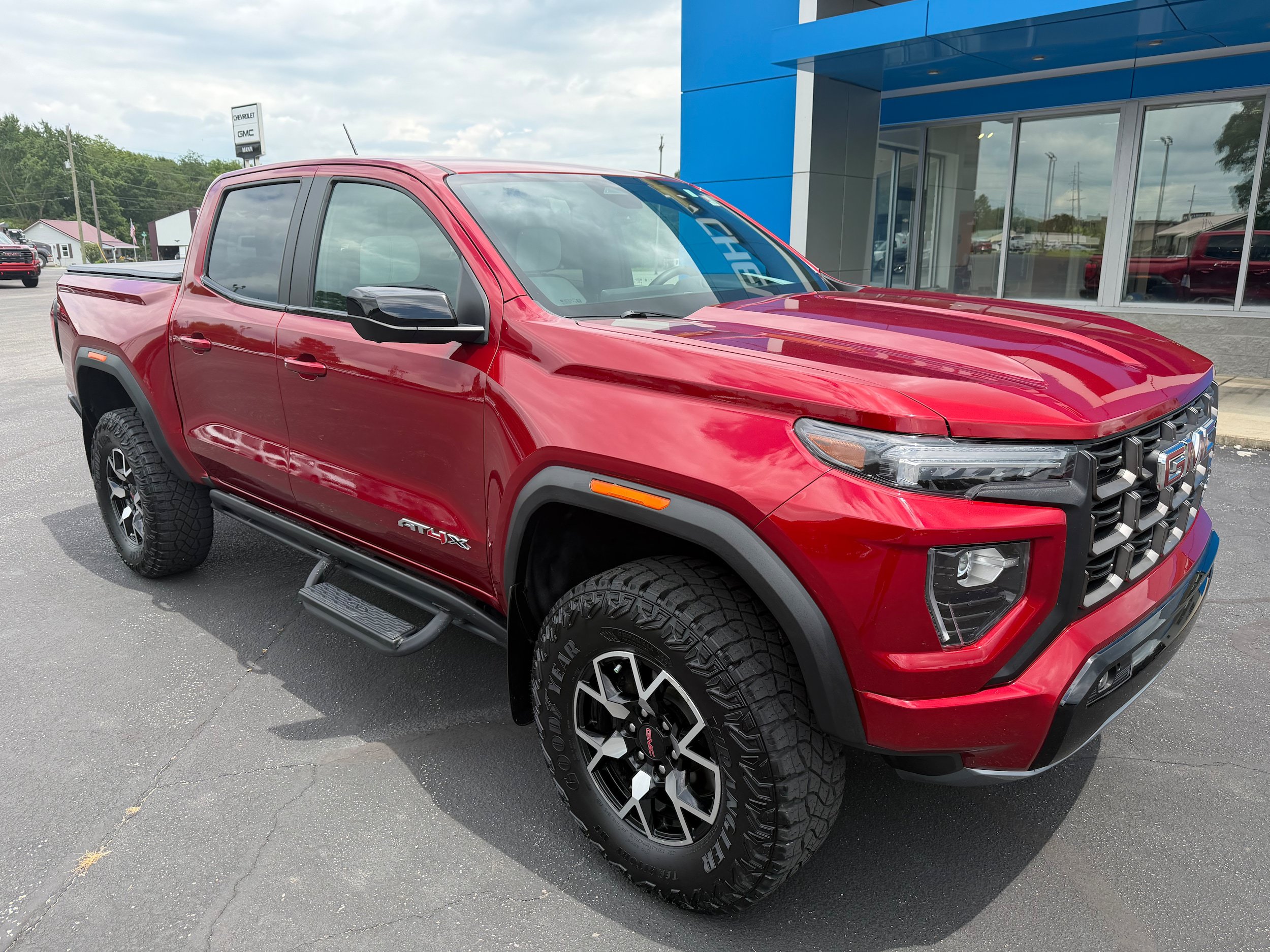 Used 2024 GMC Canyon AT4X AWD/4WD image 3