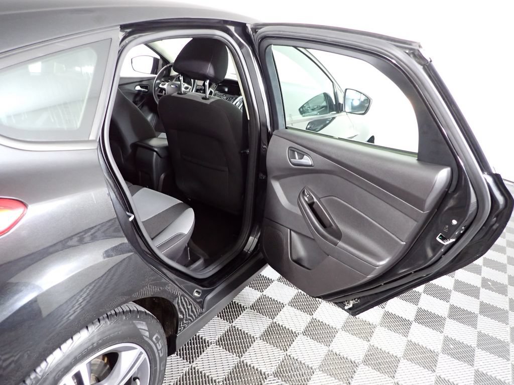 Used 2014 Ford Focus SE w/ SE Sport Package FWD image 32