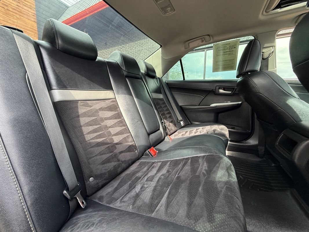 Used 2013 Toyota Camry SE w/ Leather Pkg FWD image 20