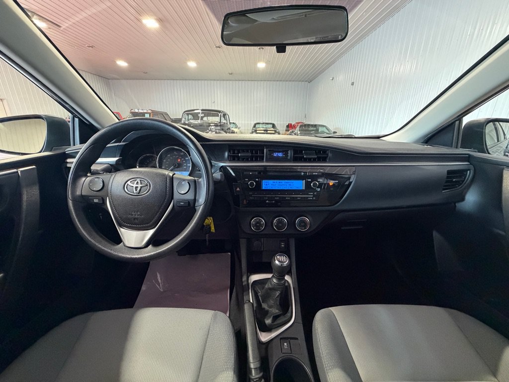 Used 2015 Toyota Corolla L FWD image 28