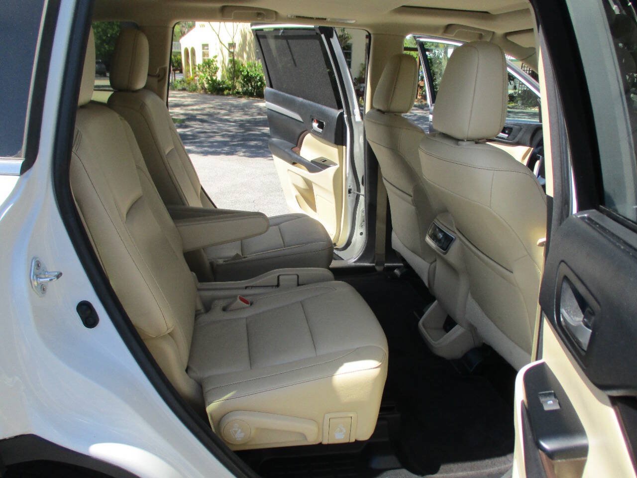 Used 2017 Toyota Highlander XLE FWD image 31